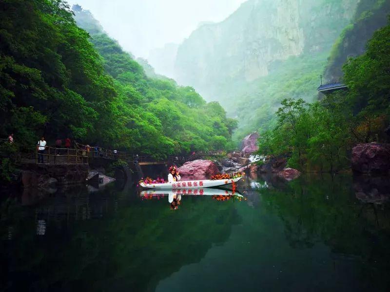 县委书记任职后政府债务暴增195倍 出镜忏悔时落泪:忘了父亲的重托